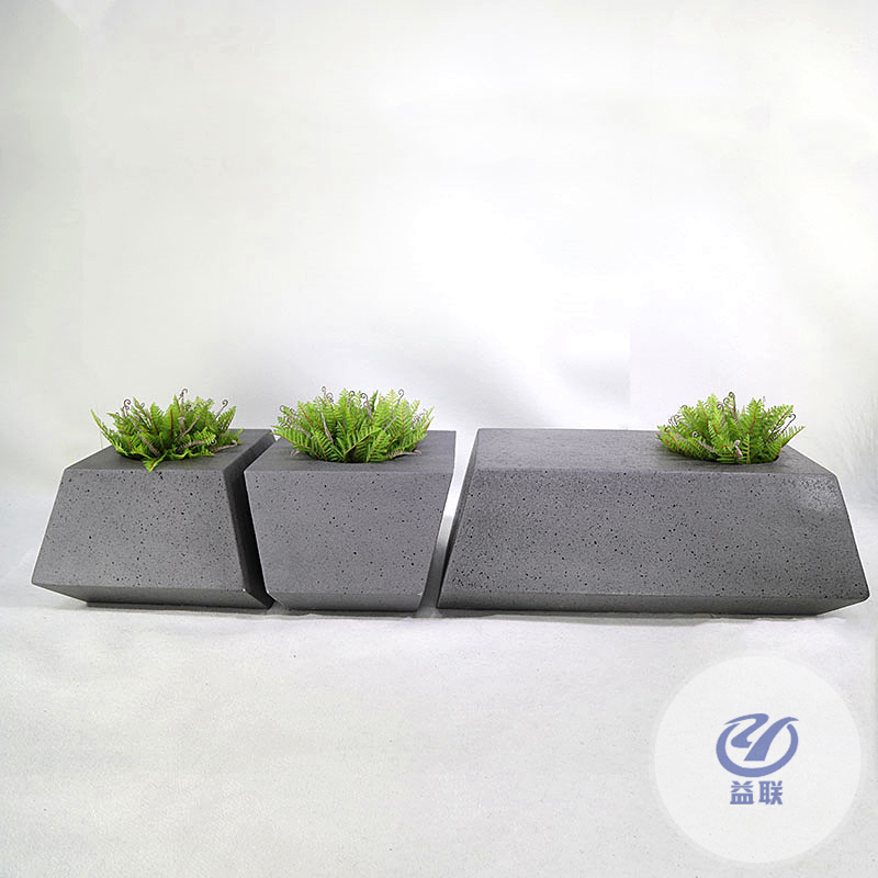 批發(fā)花園卡通落地庭院商場(chǎng)光頭強(qiáng)動(dòng)物雕塑熊出沒花盆玻璃鋼擺件